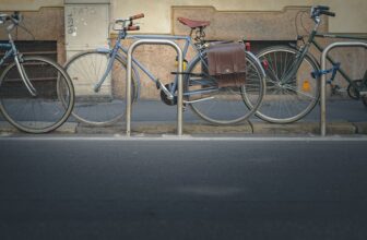 Comment bien attacher son vélo avec un antivol ?